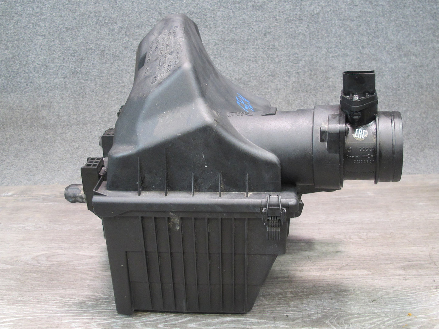 99-01 VW Eurovan 2.8L Air Intake Cleaner Filter Box Assembly w MAF Sensor OEM