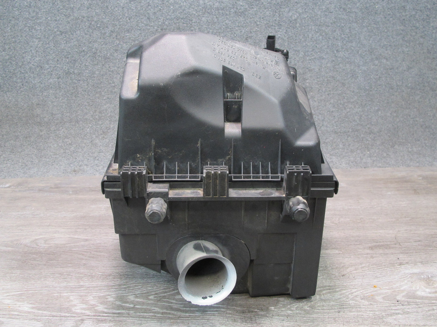 99-01 VW Eurovan 2.8L Air Intake Cleaner Filter Box Assembly w MAF Sensor OEM