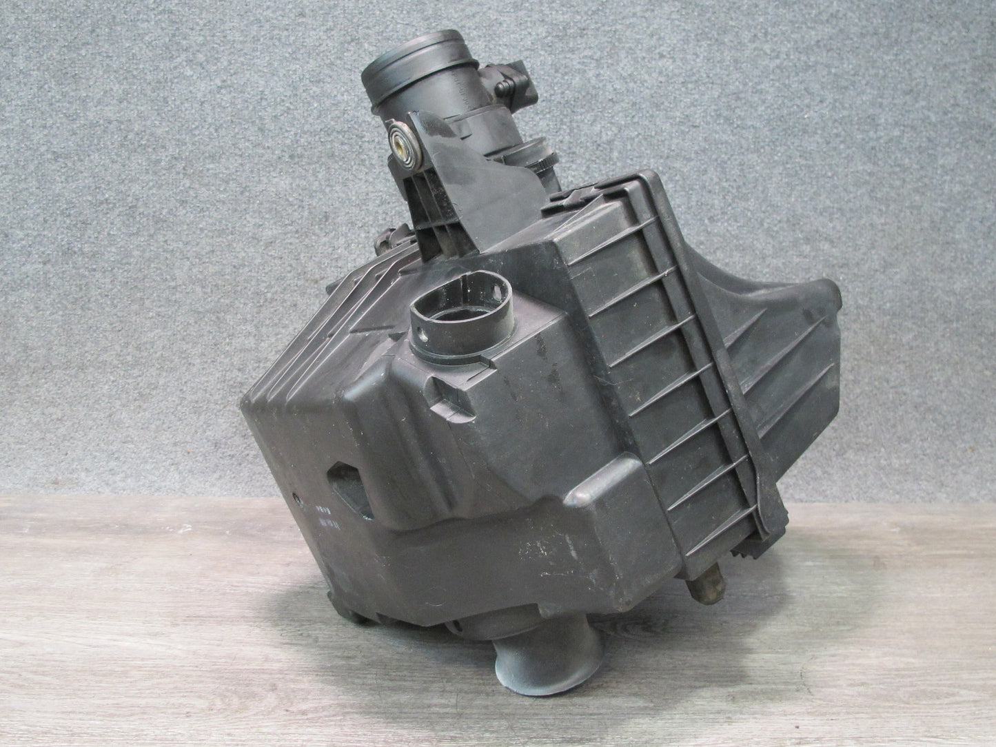 99-01 VW Eurovan 2.8L Air Intake Cleaner Filter Box Assembly w MAF Sensor OEM