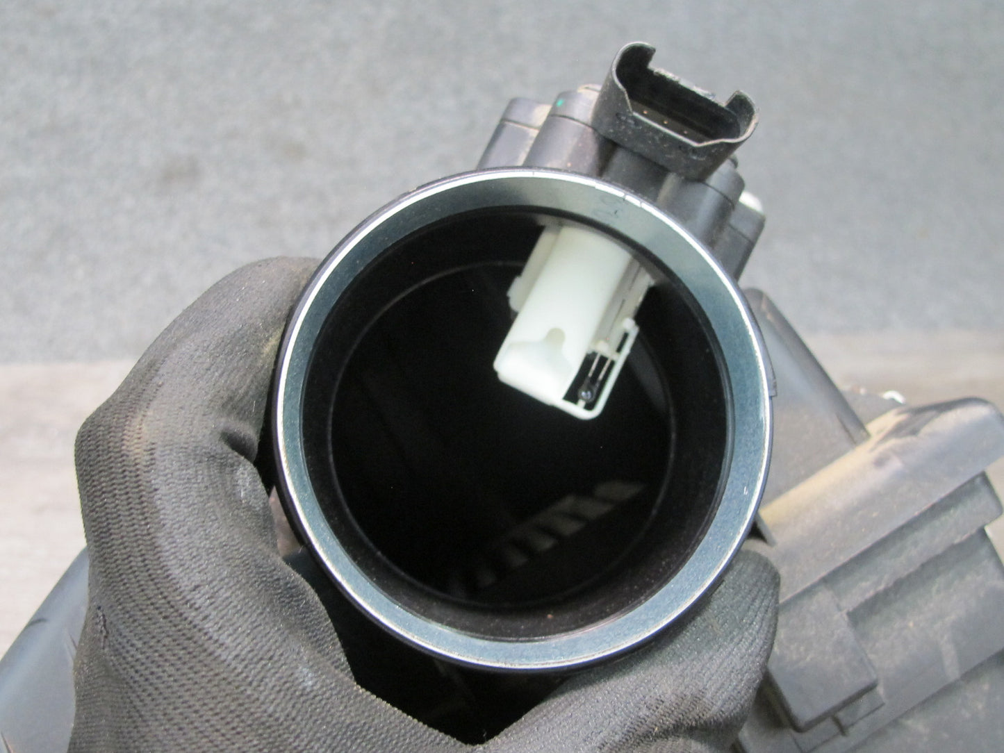 06-08 BMW E86 E85 Z4 3.0L N52 Air Intake Cleaner Filter Box w Mass Sensor OEM