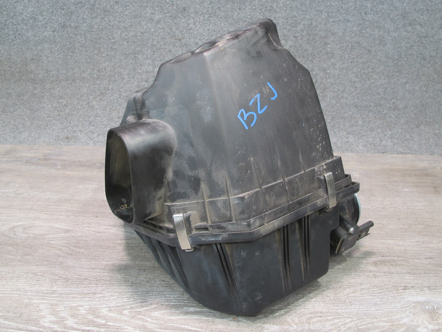 06-08 BMW E86 E85 Z4 3.0L N52 Air Intake Cleaner Filter Box w Mass Sensor OEM