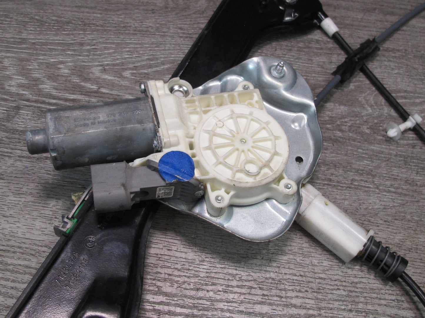 03-08 BMW E85 Z4 Right Passenger Door Window Regulator w Motor 7198910 OEM