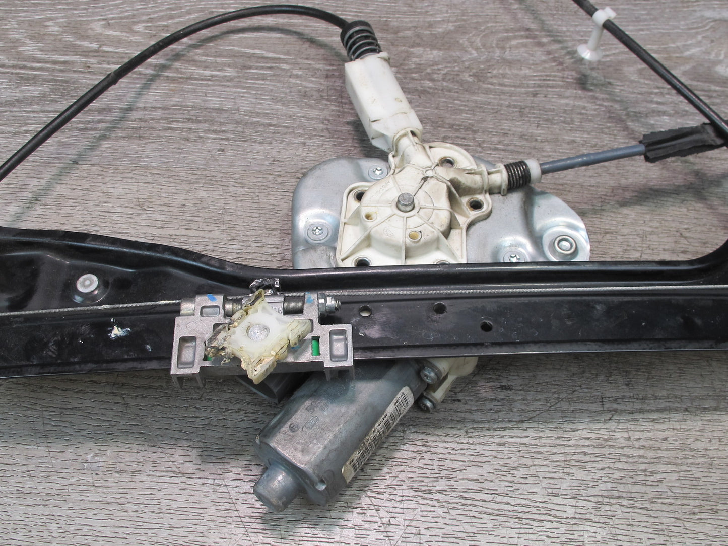 03-08 BMW E85 Z4 Right Passenger Door Window Regulator w Motor 7198910 OEM