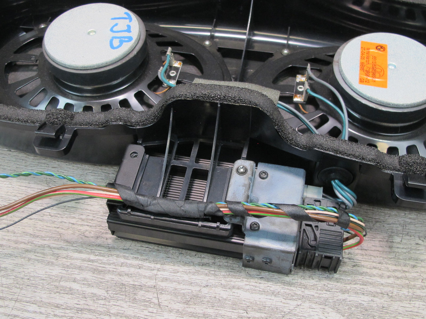 01-06 BMW E46 325Ci 330Ci Coupe Rear TOP Hi-fi Subwoofer w AMP Amplifier OEM