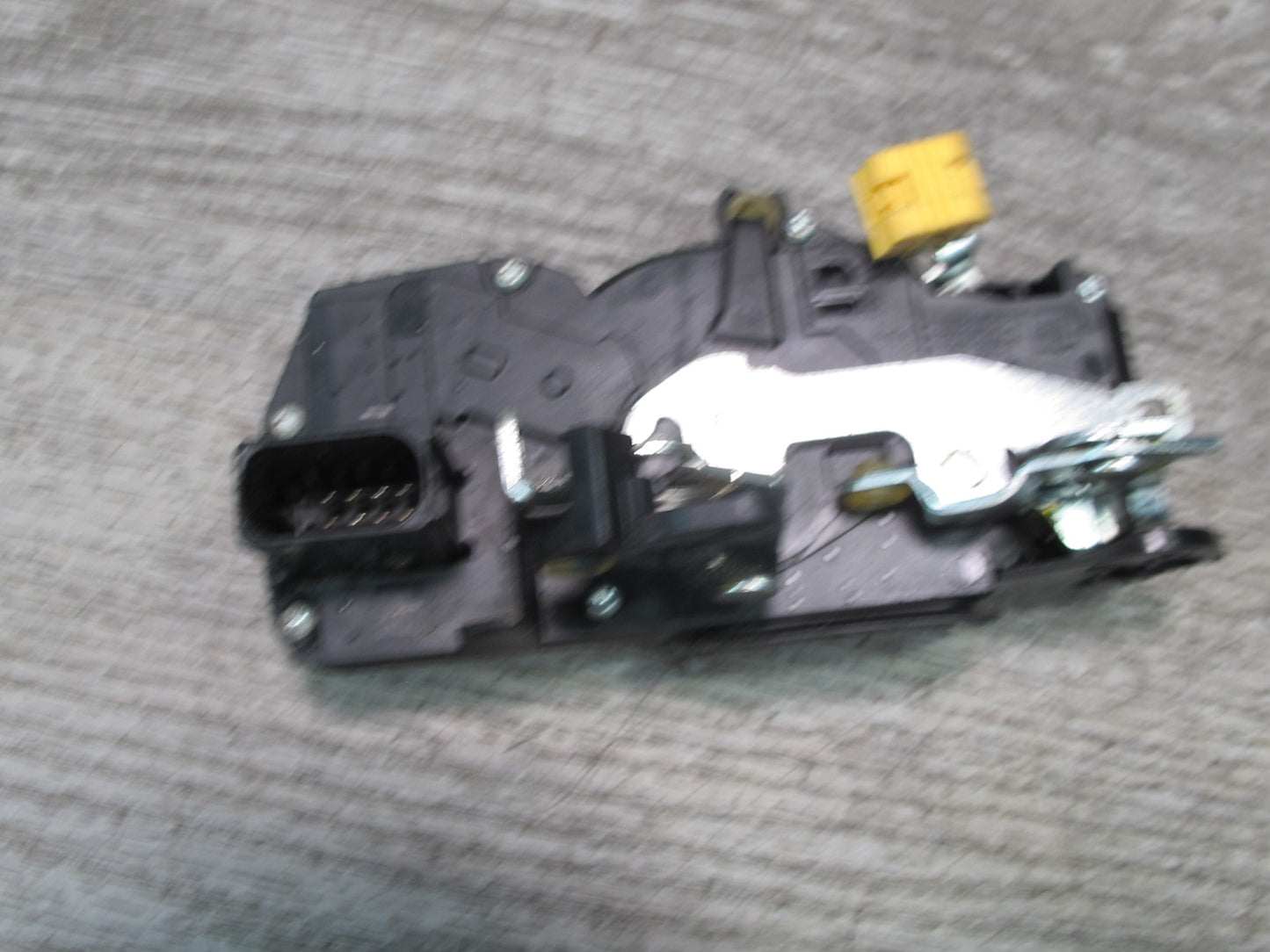 2003-2007 Hummer H2 Front Left Driver Side Door Lock Latch Actuator 15254040