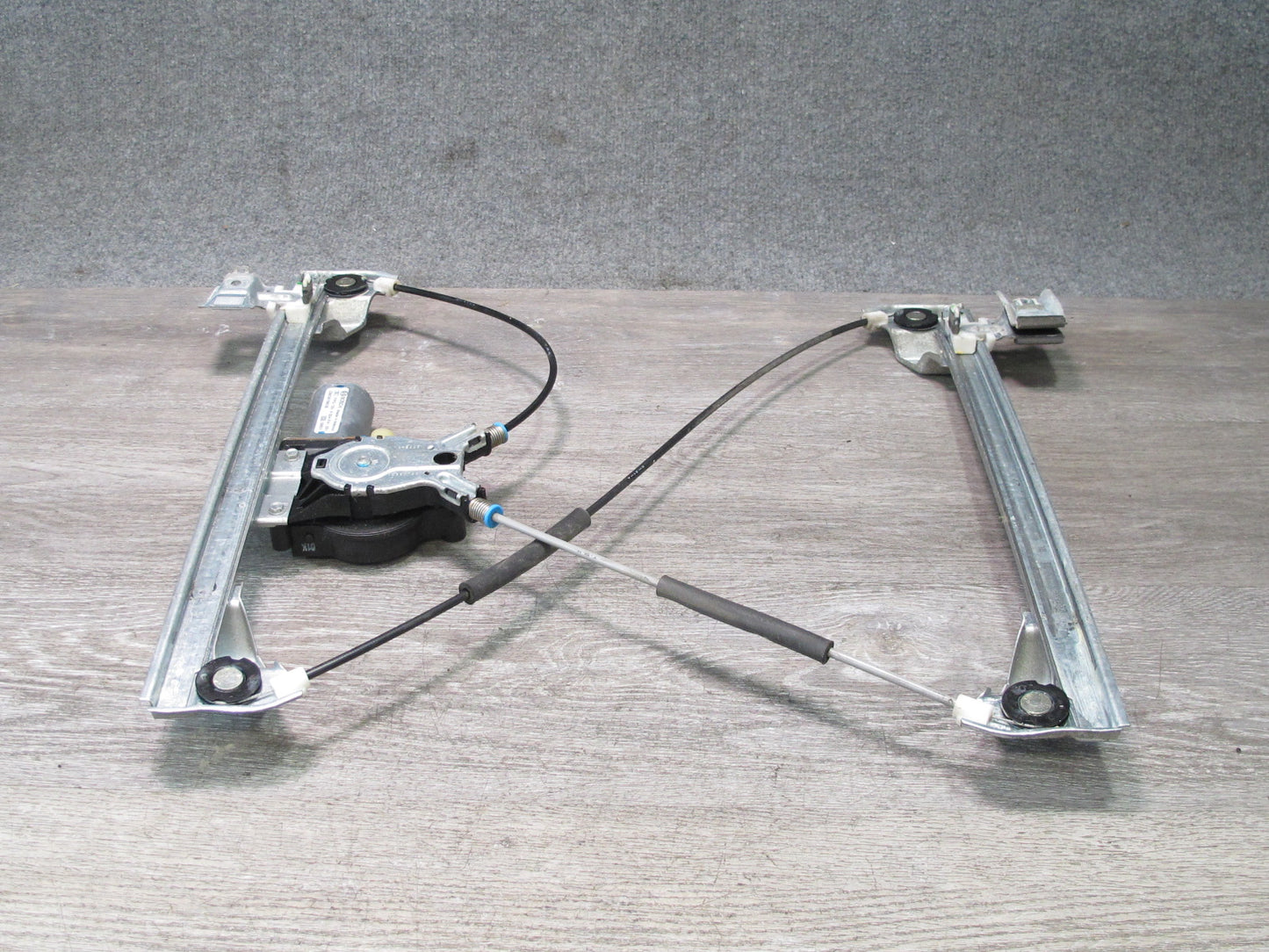 2003-2009 Hummer H2 Front Right Door Window Regulator w Motor