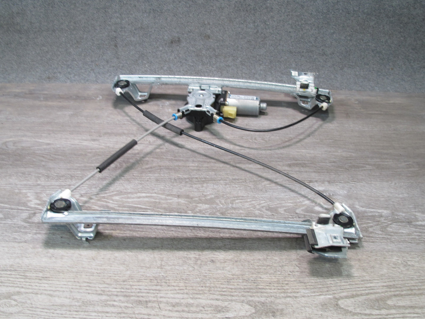 2003-2009 Hummer H2 Front Right Door Window Regulator w Motor