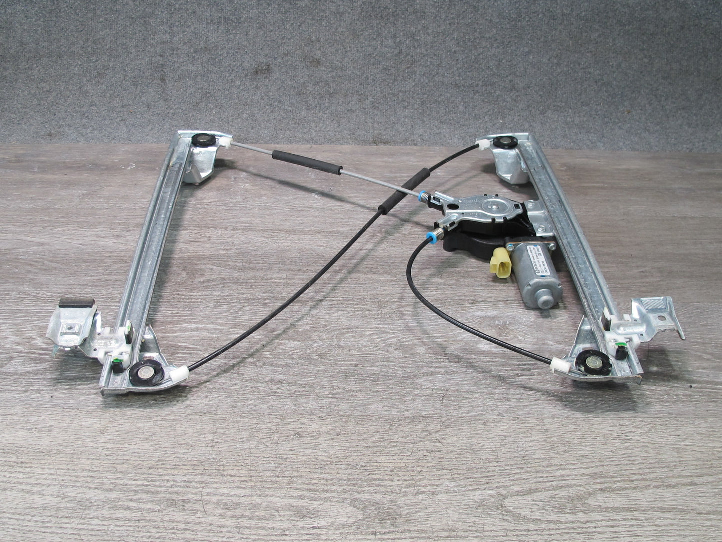 2003-2009 Hummer H2 Front Right Door Window Regulator w Motor