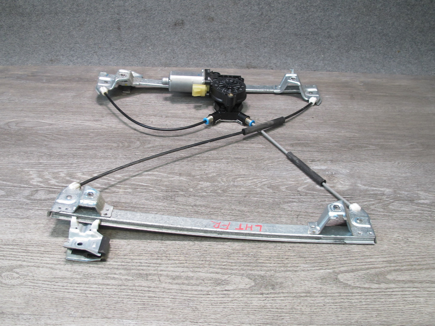 2003-2009 Hummer H2 Front Right Door Window Regulator w Motor