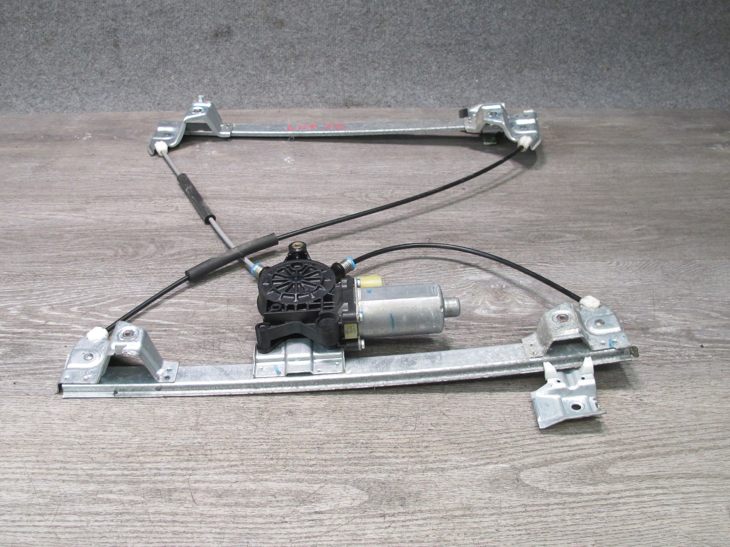 2003-2009 Hummer H2 Front Right Door Window Regulator w Motor