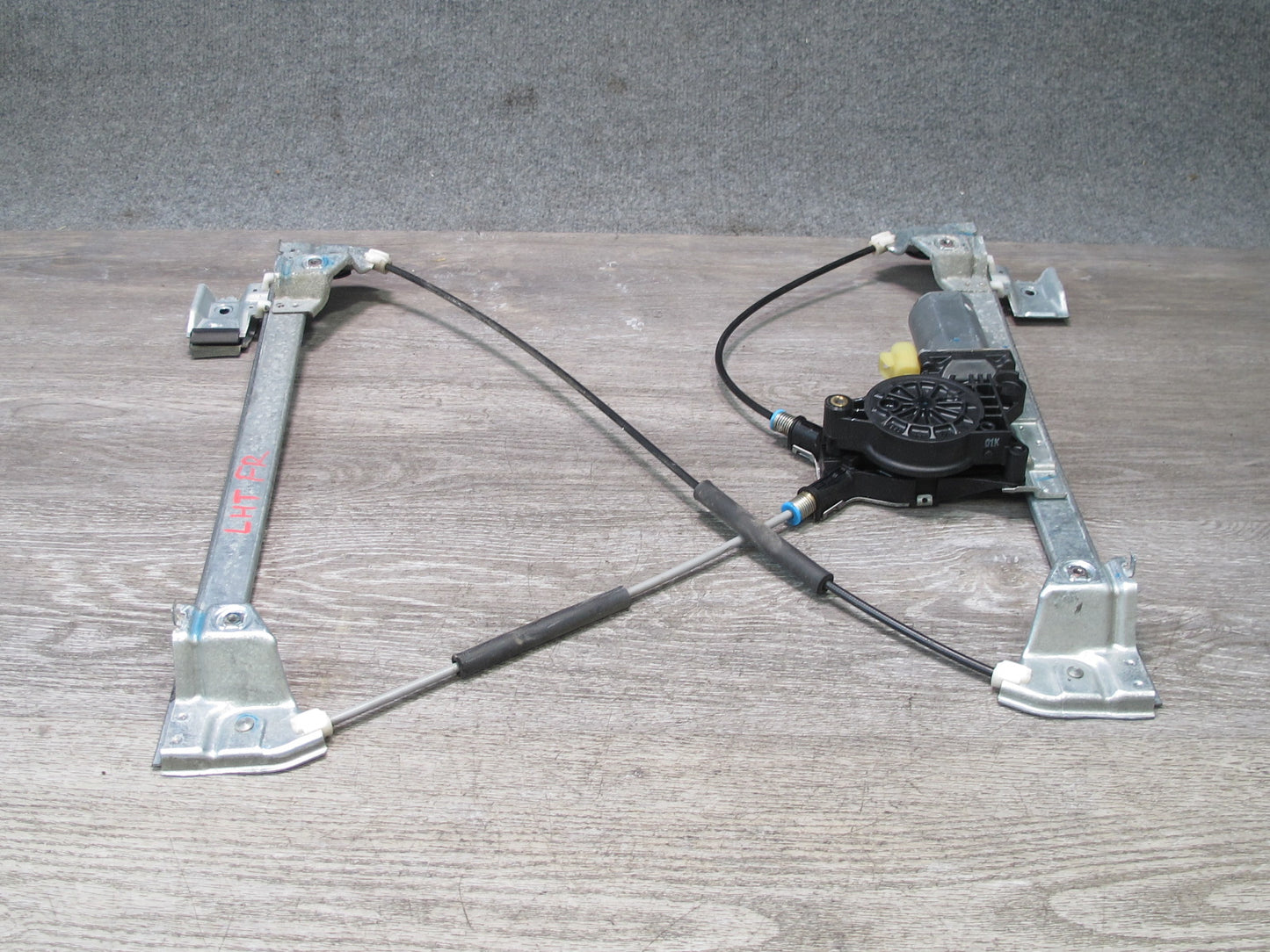 2003-2009 Hummer H2 Front Right Door Window Regulator w Motor