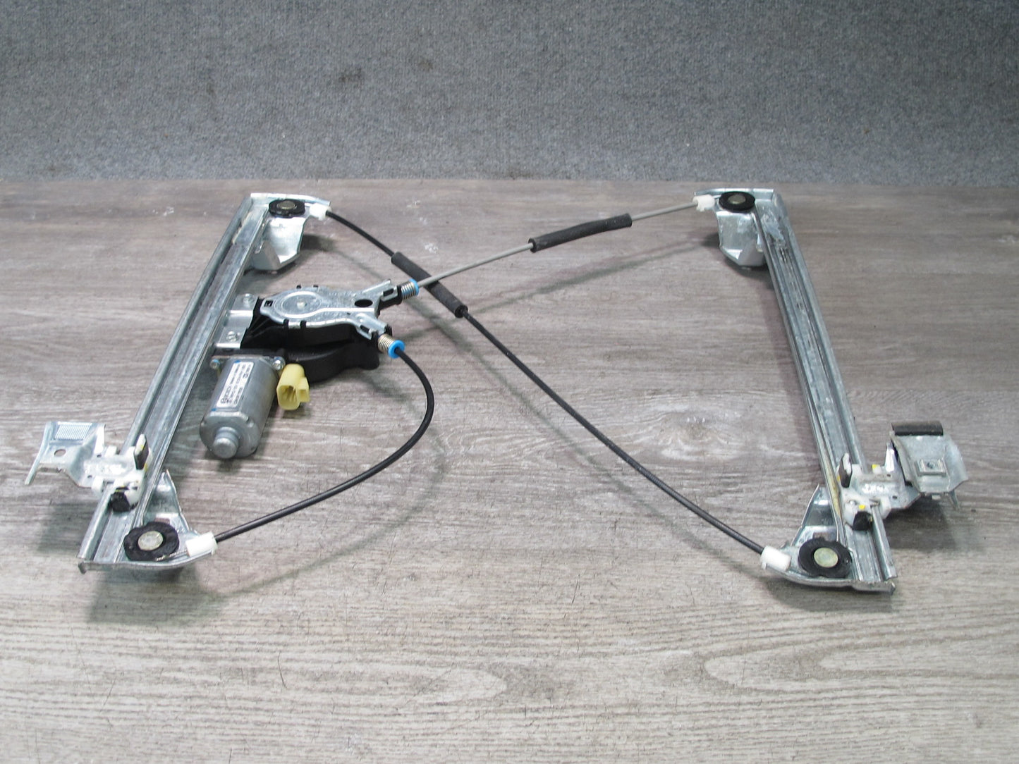 2003-2009 Hummer H2 Front Left Door Window Regulator w Motor