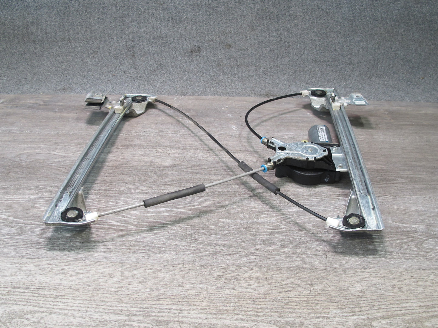 2003-2009 Hummer H2 Front Left Door Window Regulator w Motor