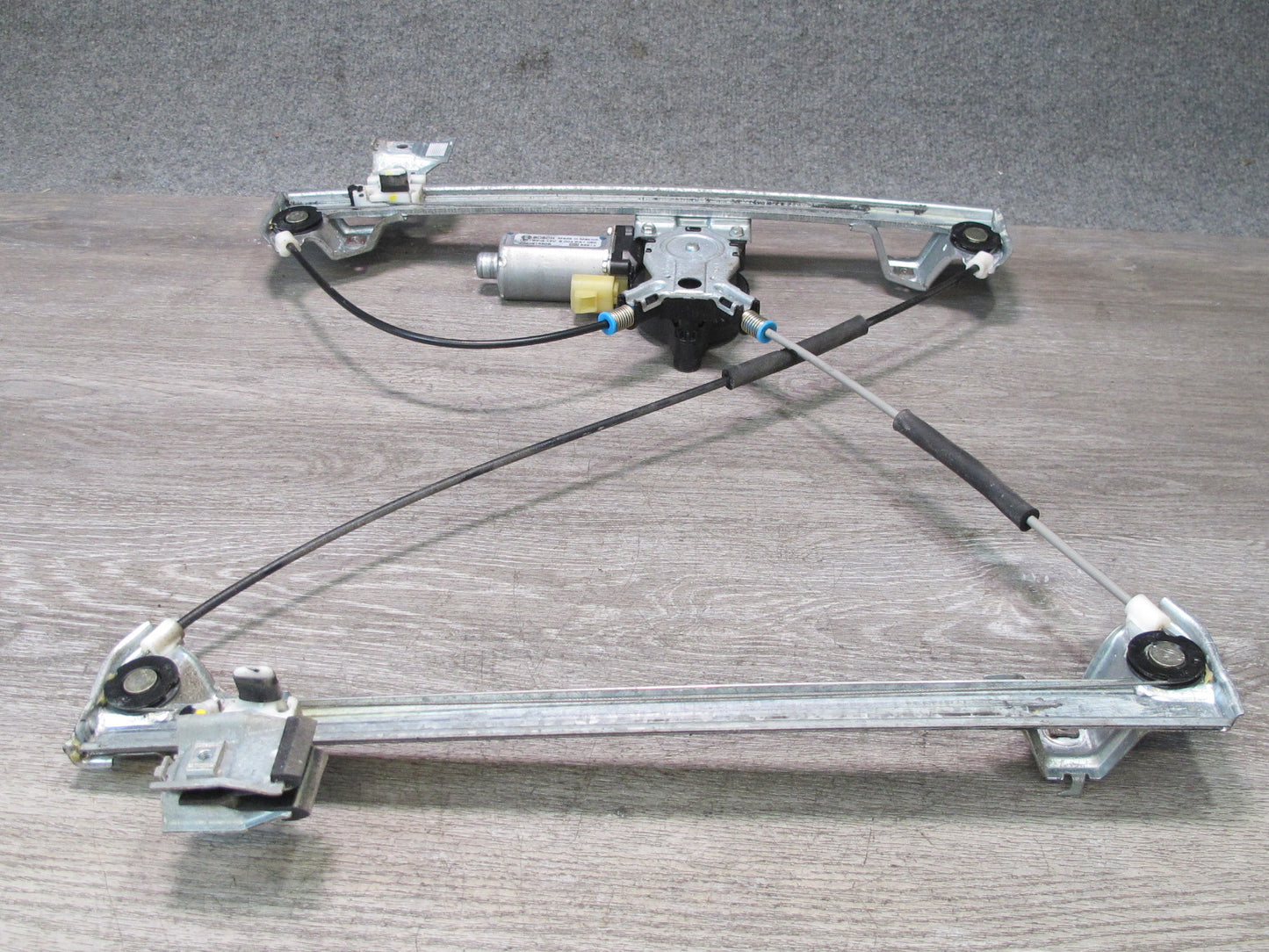 2003-2009 Hummer H2 Front Left Door Window Regulator w Motor