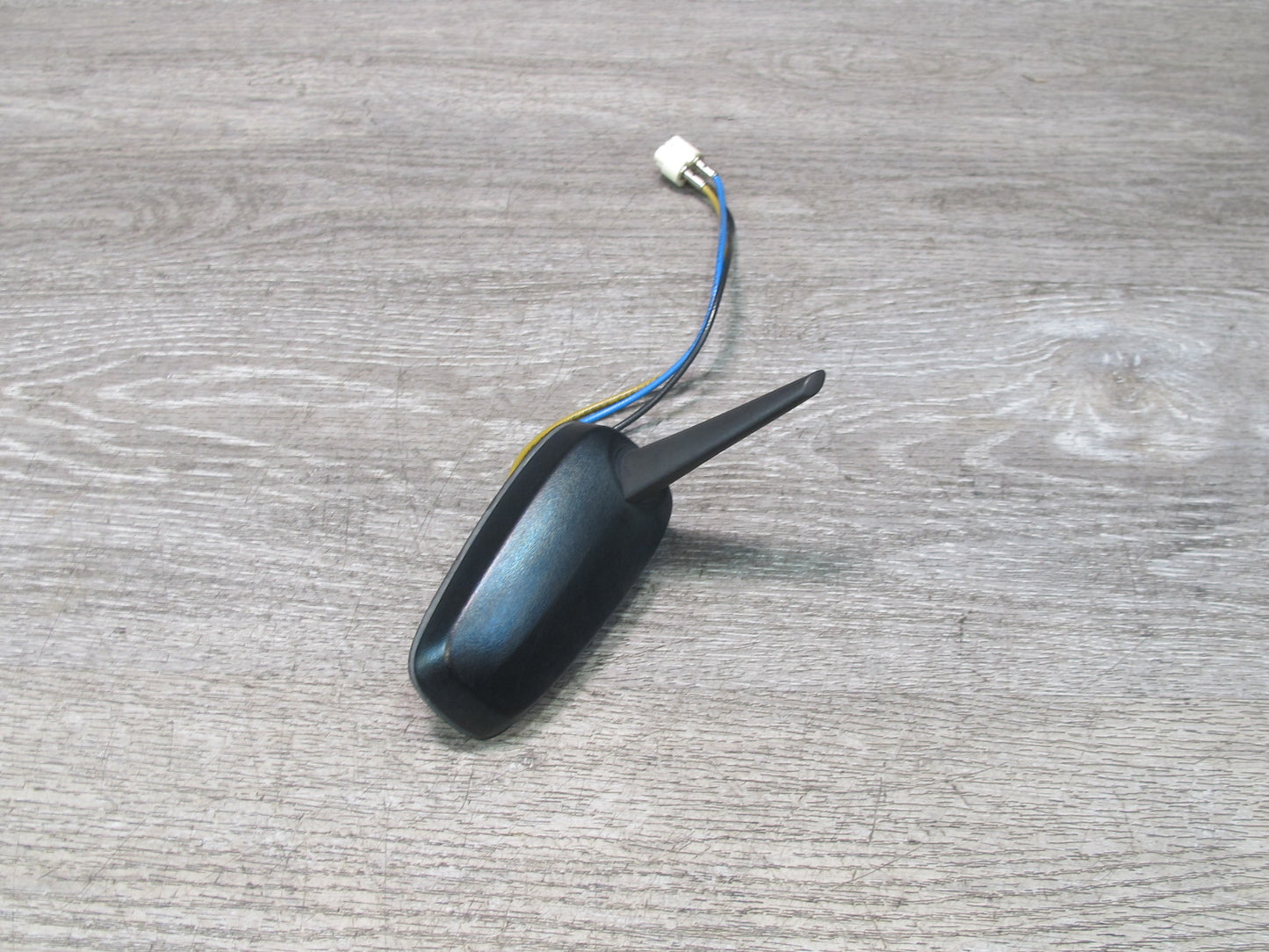 2005-2007 Hummer H2 Roof Radio Shark FIN Antenna 15820847