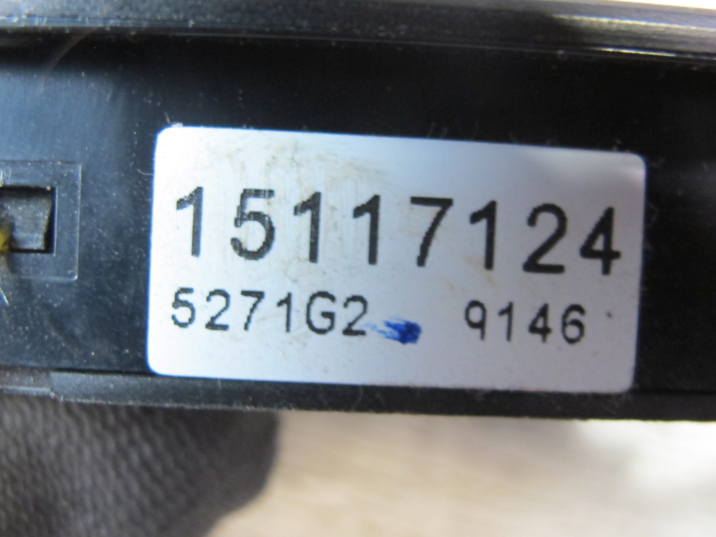 2003-2004 Hummer H2 Front Right Heat ED Seat Heater Switch 15117124