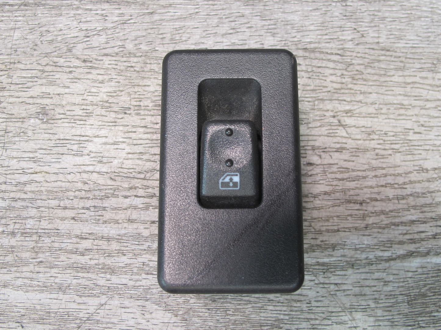 2003-2007 Hummer H2 Rear Right Door Window Switch 15093146