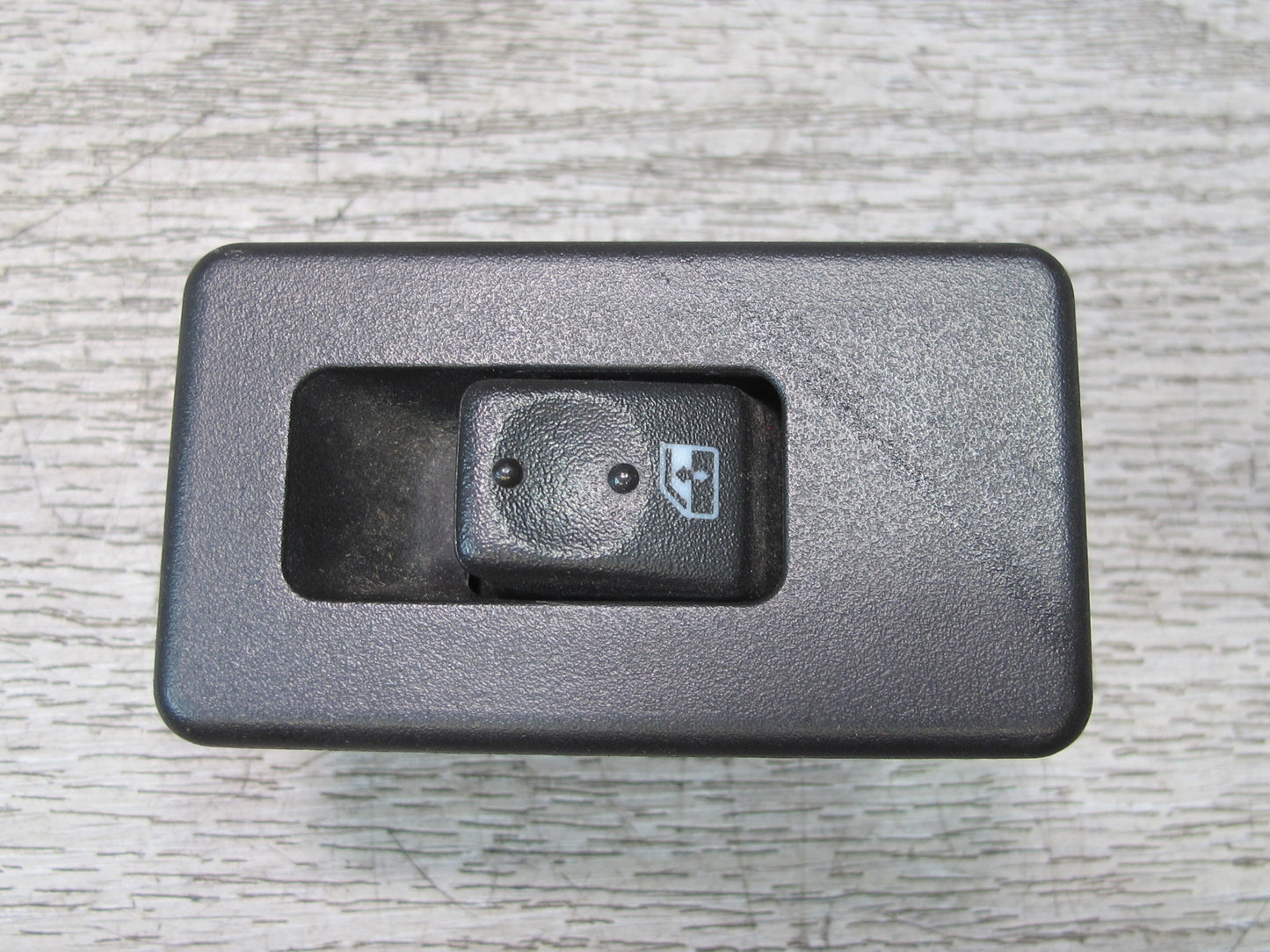 2003-2007 Hummer H2 Rear Right Door Window Switch 15093146