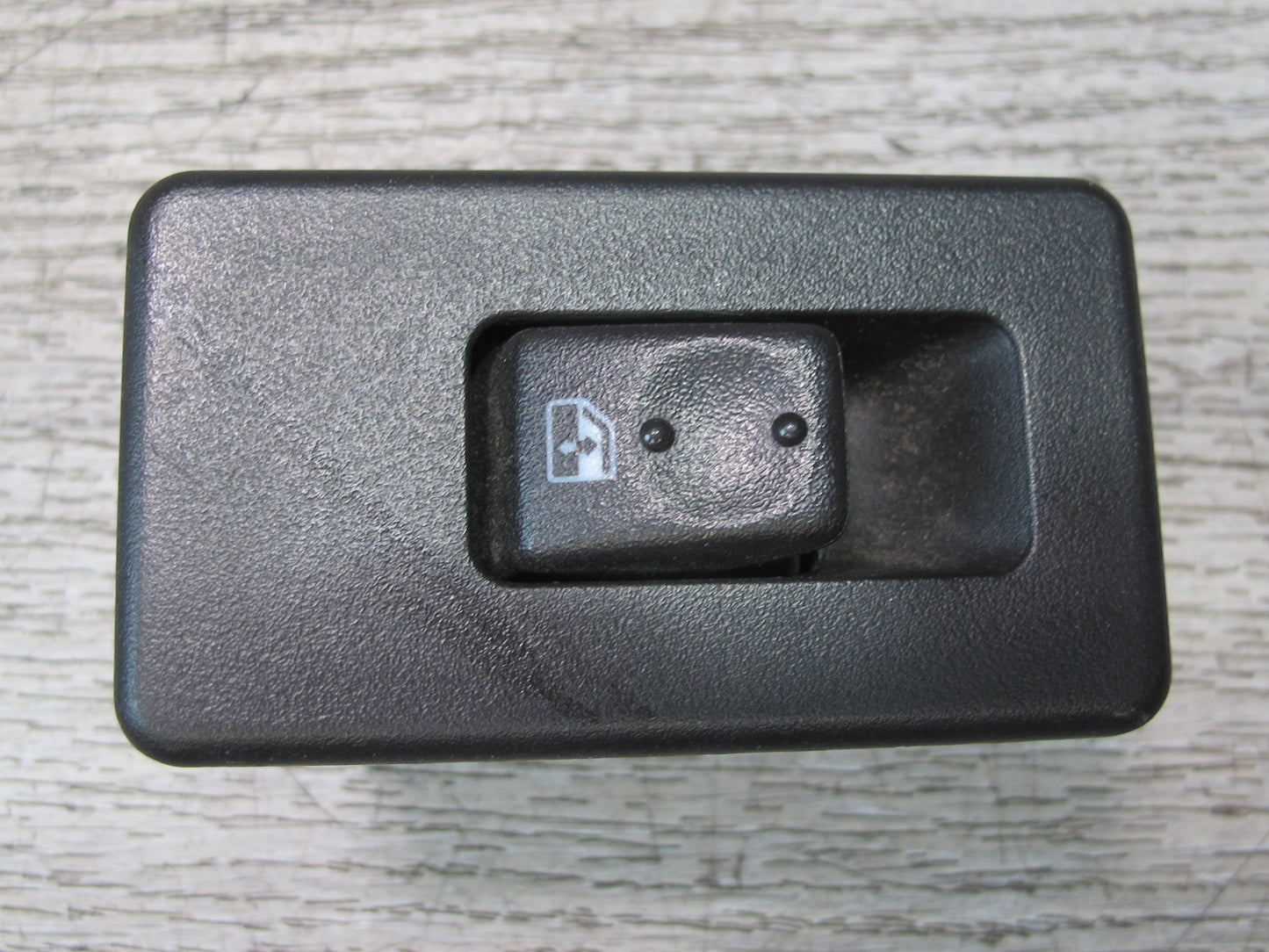 2003-2007 Hummer H2 Rear Right Door Window Switch 15093146