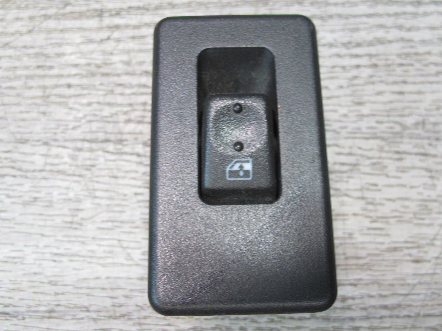 2003-2007 Hummer H2 Rear Right Door Window Switch 15093146