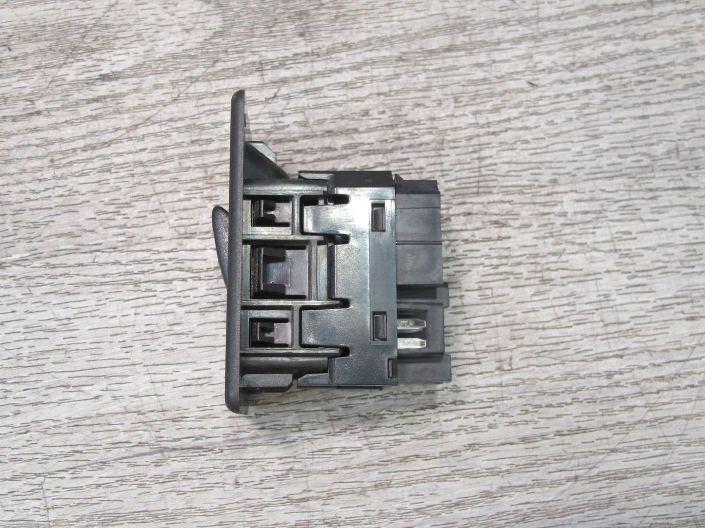 2003-2007 Hummer H2 Rear Right Door Window Switch 15093146