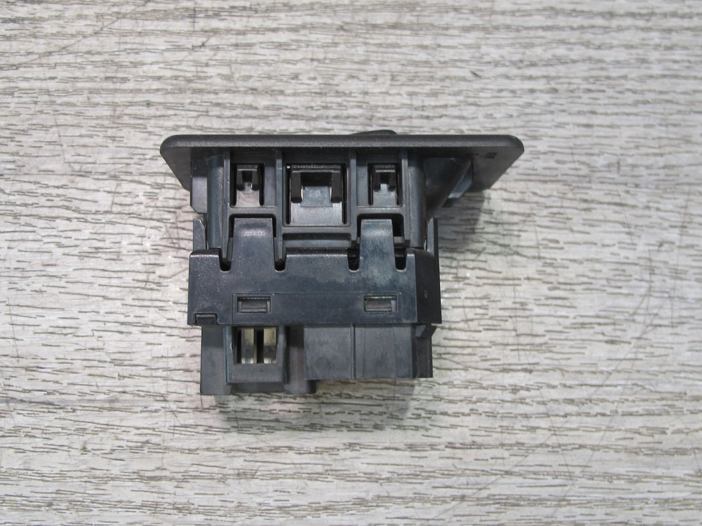 2003-2007 Hummer H2 Rear Right Door Window Switch 15093146