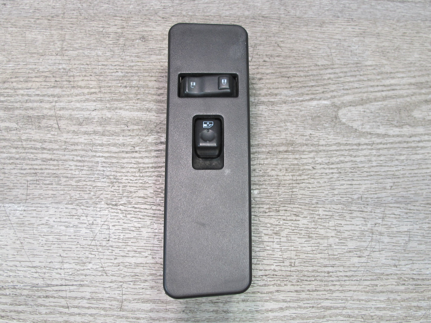 2005-2007 Hummer H2 Front Right Door Power Window Switch w Trim 15262336
