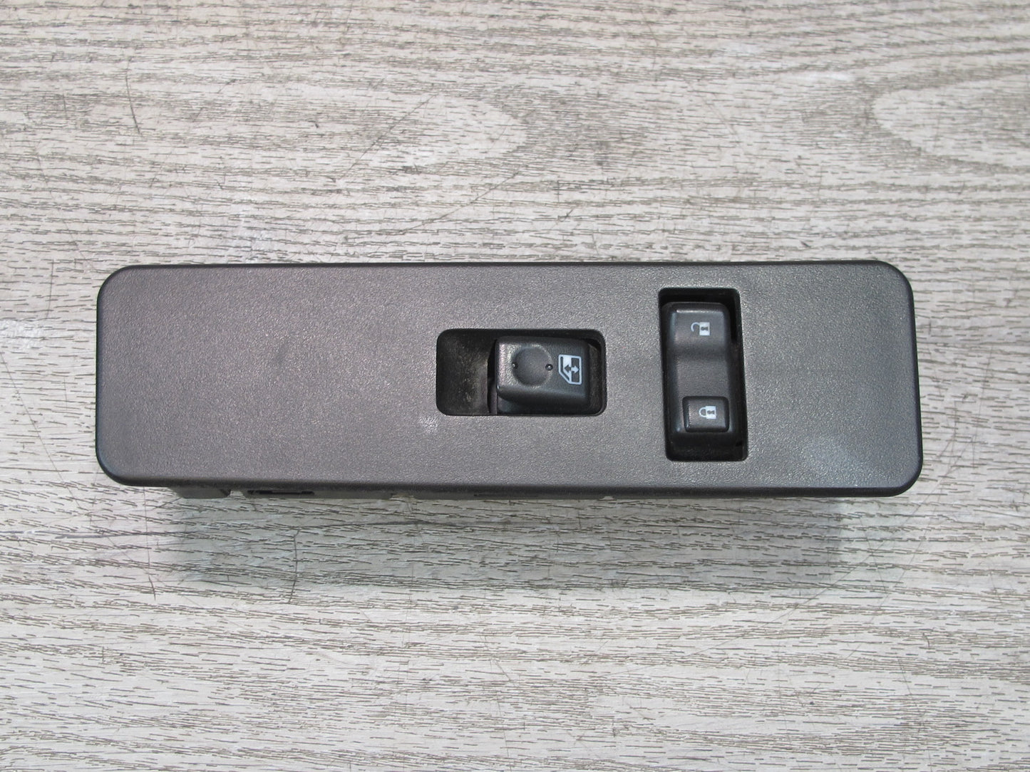 2005-2007 Hummer H2 Front Right Door Power Window Switch w Trim 15262336