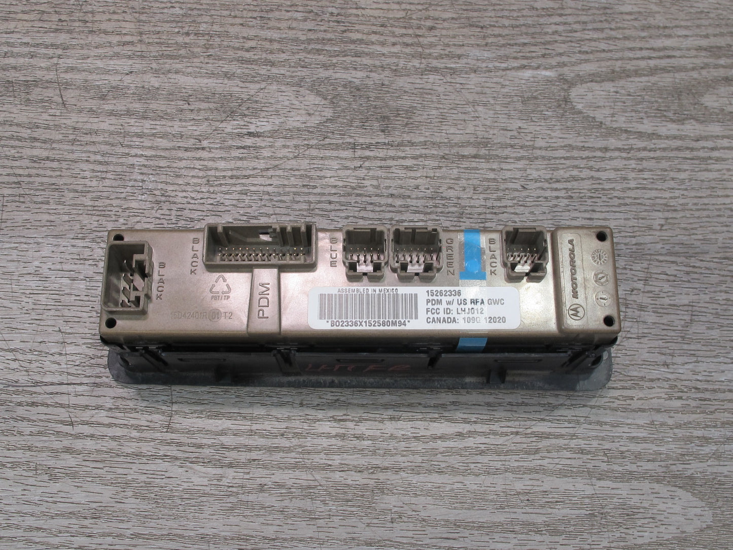 2005-2007 Hummer H2 Front Right Door Power Window Switch w Trim 15262336