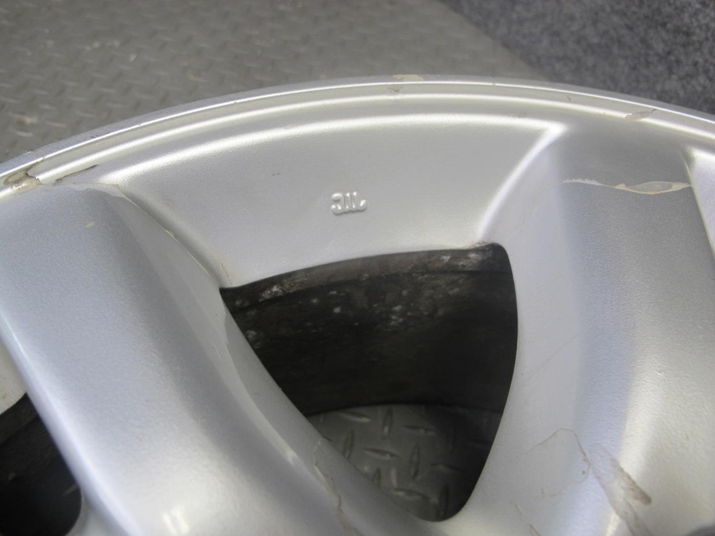 2003-2005 Lexus UZJ100L LX470 Factory 18" R18 Alloy Wheel Rim 18x8J ET60