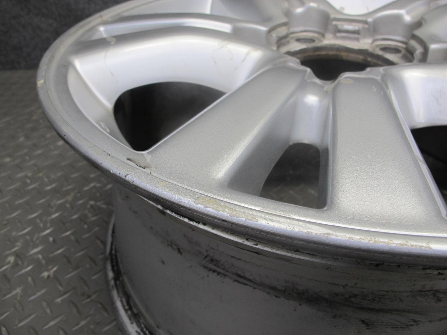 2003-2005 Lexus UZJ100L LX470 Factory 18" R18 Alloy Wheel Rim 18x8J ET60
