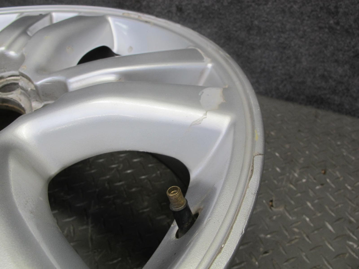 2003-2005 Lexus UZJ100L LX470 Factory 18" R18 Alloy Wheel Rim 18x8J ET60