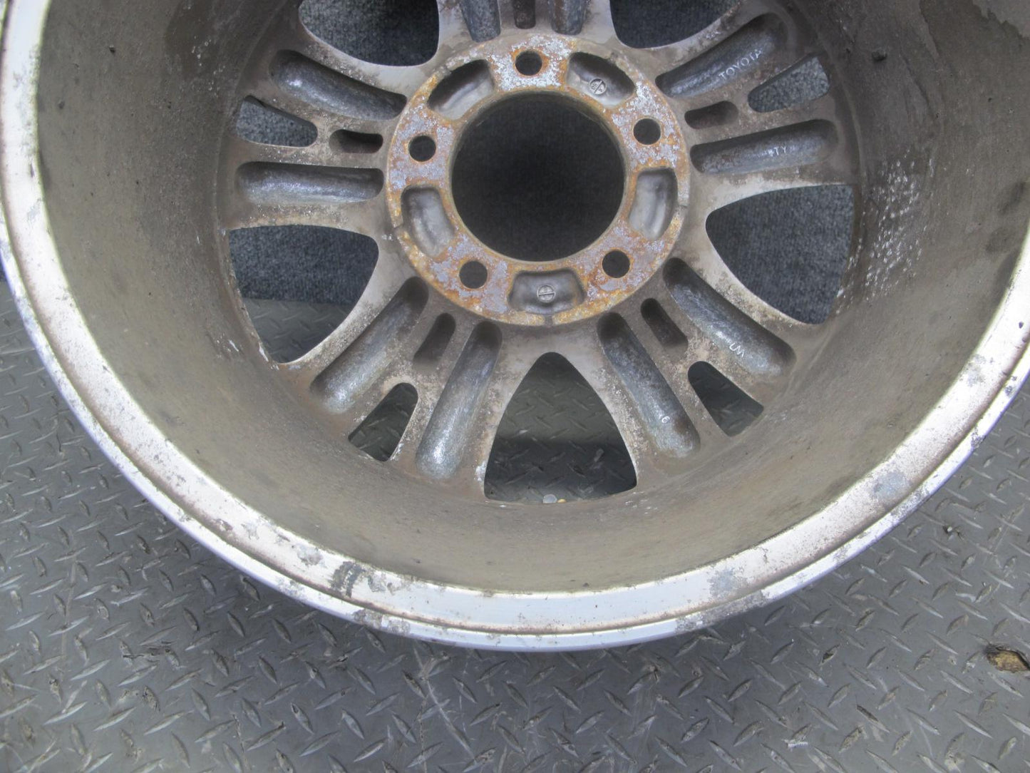 2003-2005 Lexus UZJ100L LX470 Factory 18" R18 Alloy Wheel Rim 18x8J ET60