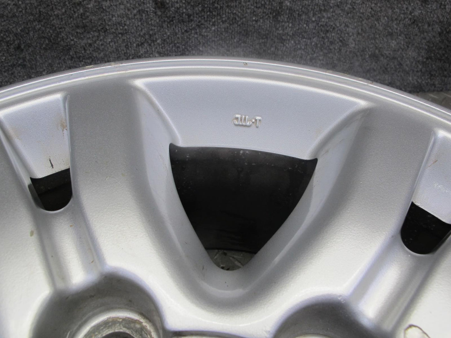 2003-2005 Lexus UZJ100L LX470 Factory 18" R18 Alloy Wheel Rim 18x8J ET60