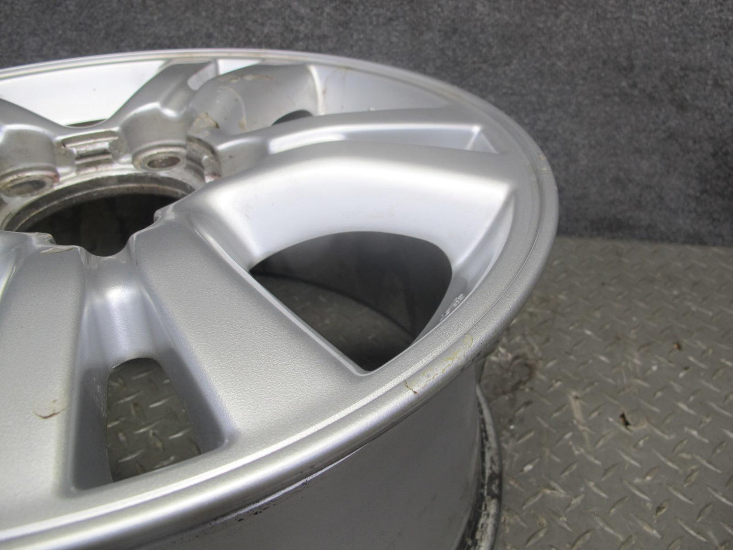 2003-2005 Lexus UZJ100L LX470 Factory 18" R18 Alloy Wheel Rim 18x8J ET60