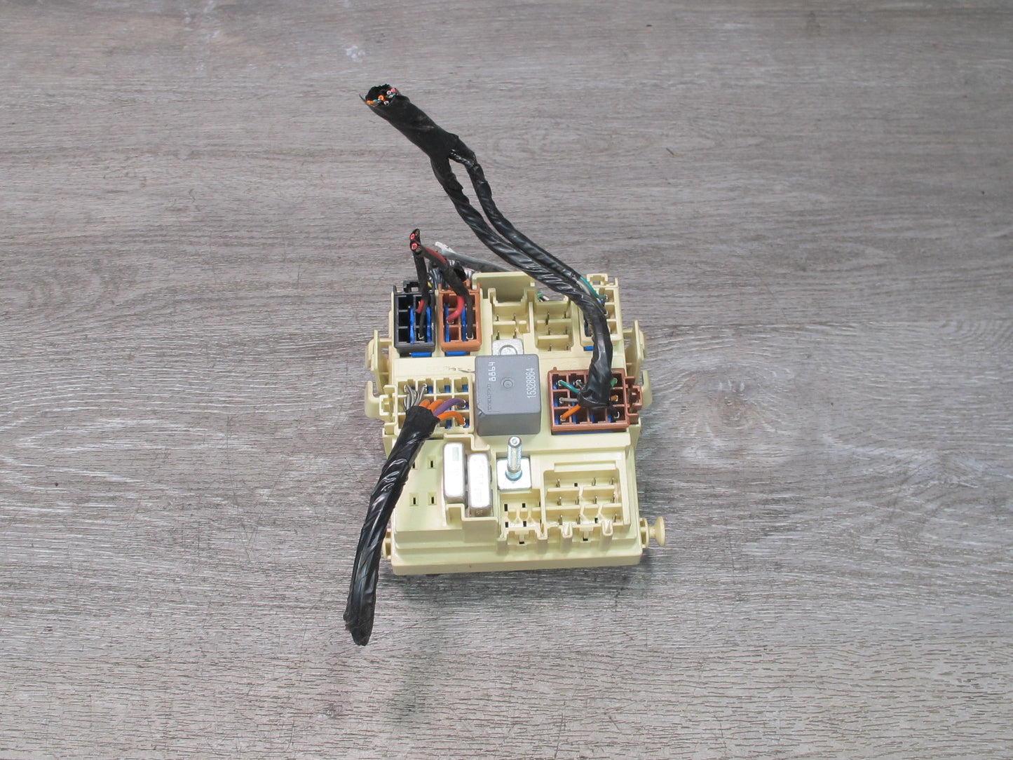 2003-2007 Hummer H2 Dashboard Fuse Relay Junction Box 15266958