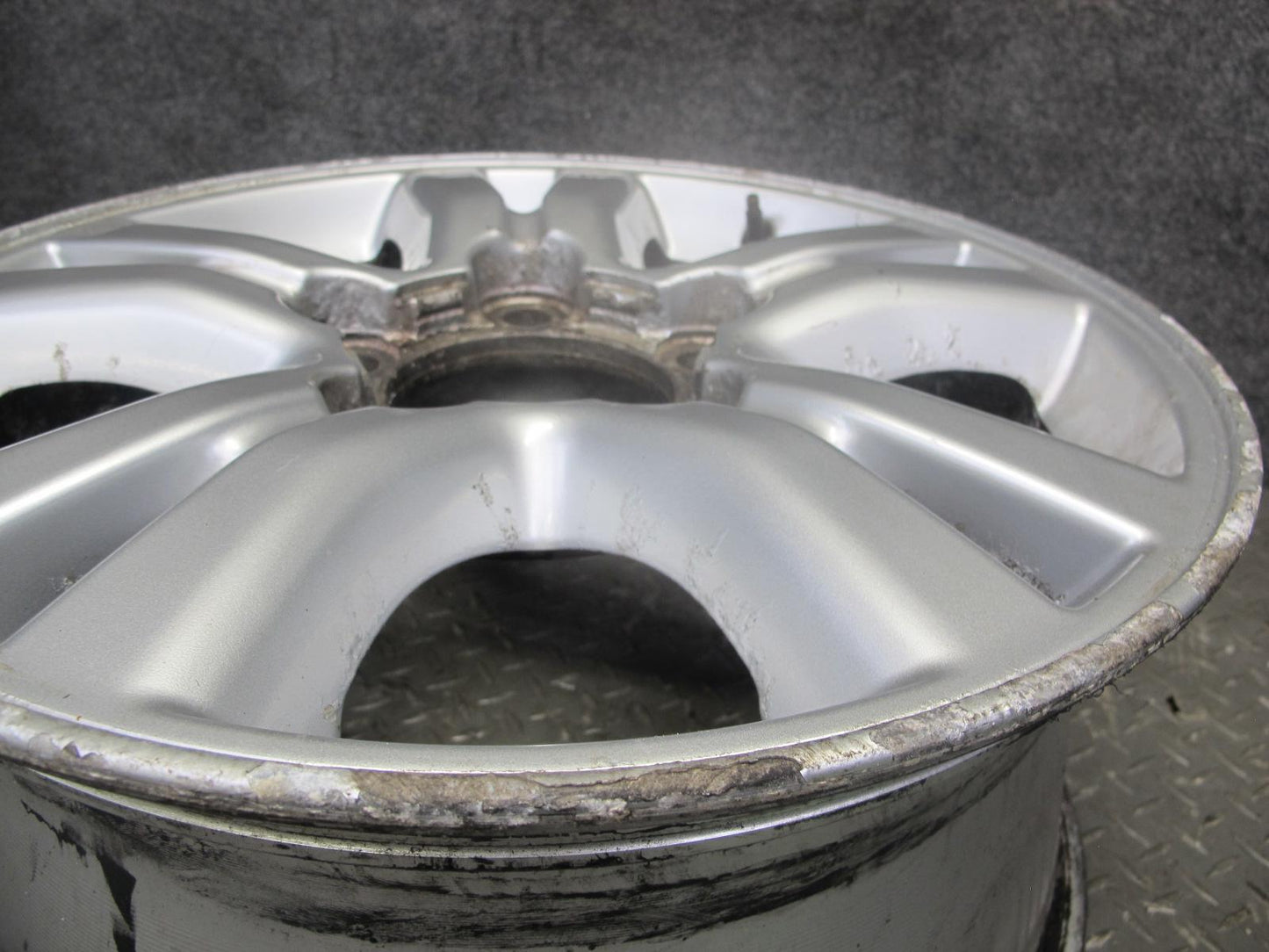 2003-2005 Lexus UZJ100L LX470 Factory 18" R18 Alloy Wheel Rim 18x8J ET60