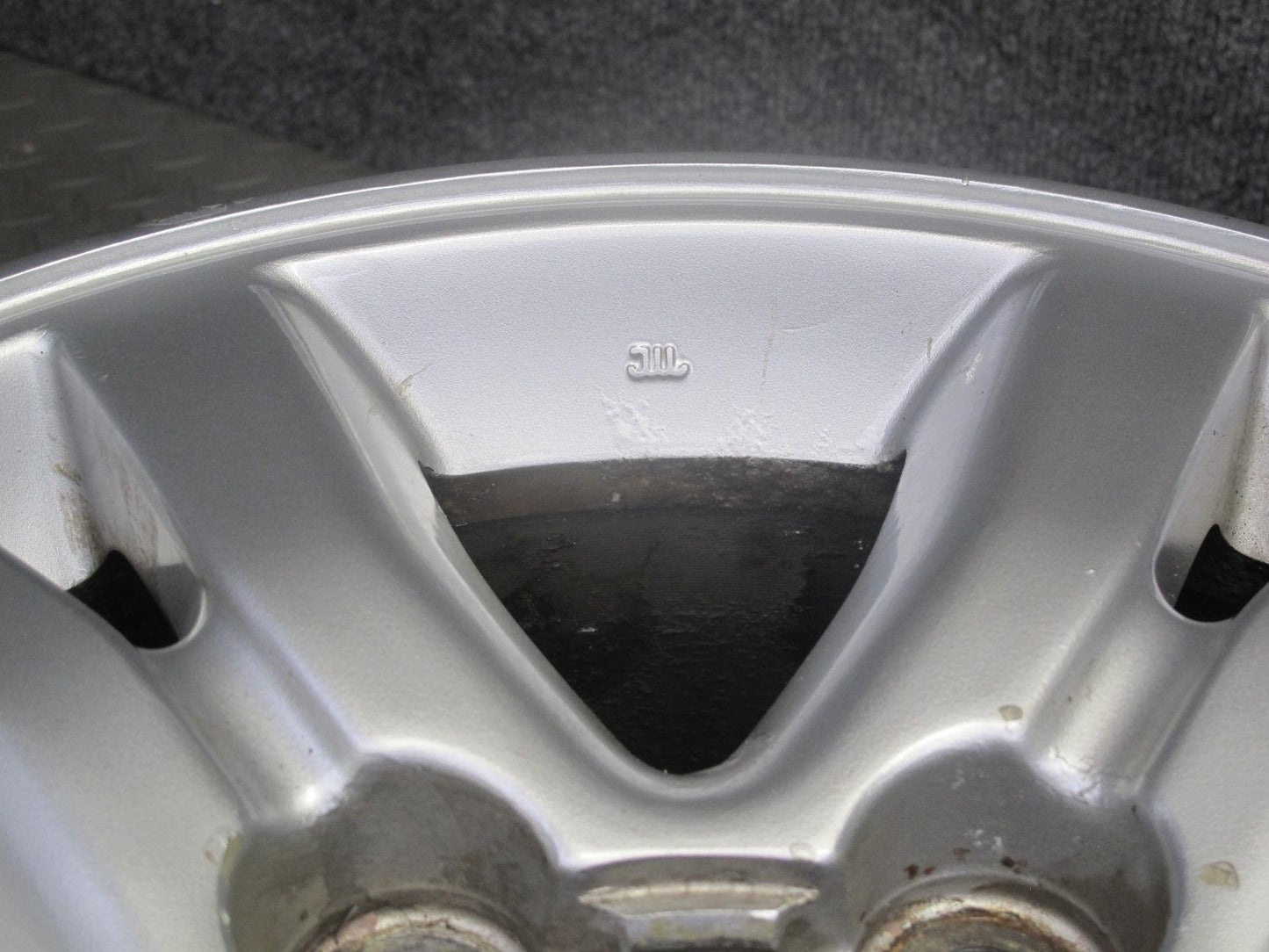 2003-2005 Lexus UZJ100L LX470 Factory 18" R18 Alloy Wheel Rim 18x8J ET60
