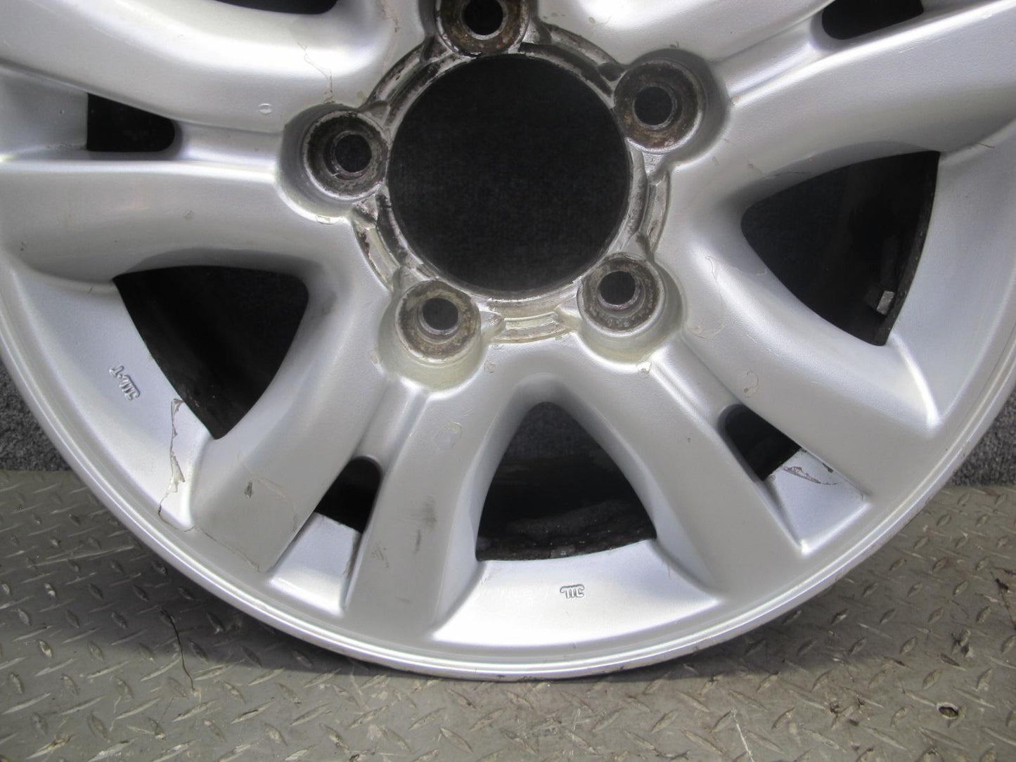 2003-2005 Lexus UZJ100L LX470 Factory 18" R18 Alloy Wheel Rim 18x8J ET60