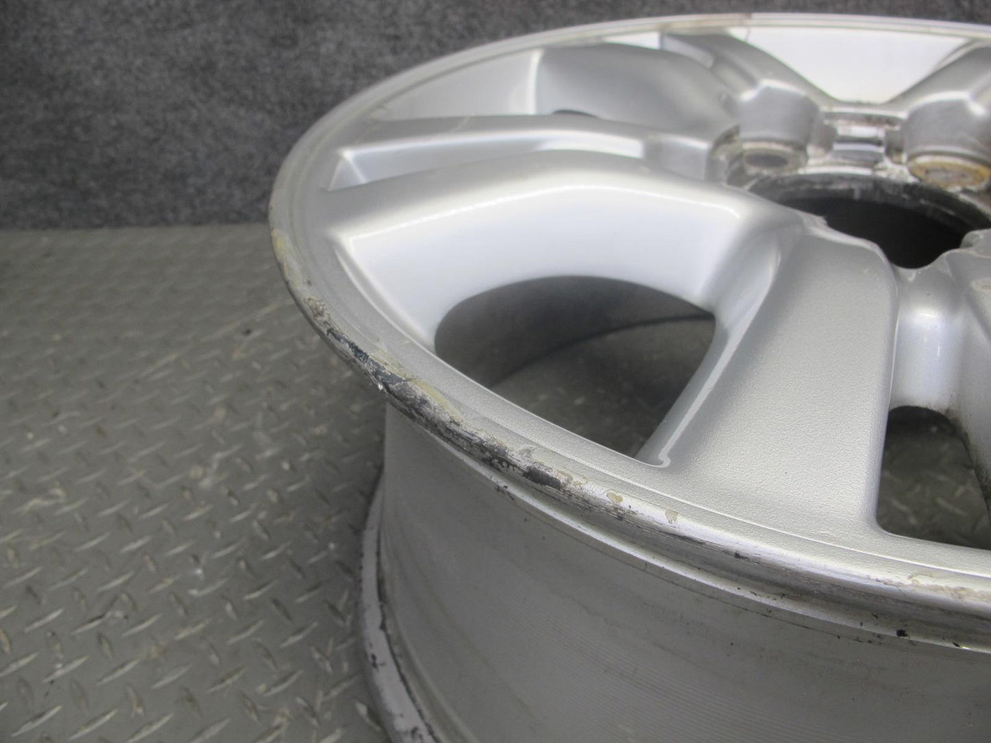 2003-2005 Lexus UZJ100L LX470 Factory 18" R18 Alloy Wheel Rim 18x8J ET60