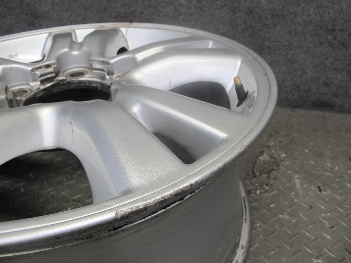 2003-2005 Lexus UZJ100L LX470 Factory 18" R18 Alloy Wheel Rim 18x8J ET60
