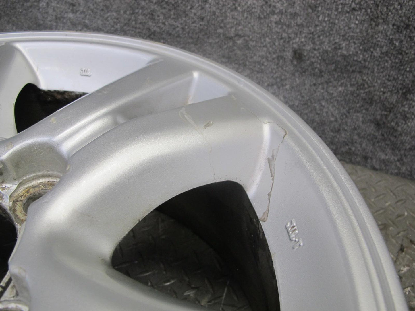 2003-2005 Lexus UZJ100L LX470 Factory 18" R18 Alloy Wheel Rim 18x8J ET60