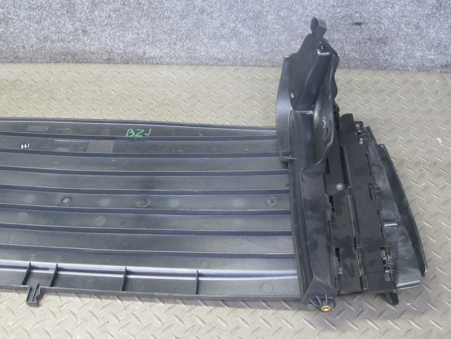 03-08 BMW E85 Z4 Folding TOP Ccompartment Lid Cover Panel w Deflector Trim OEM