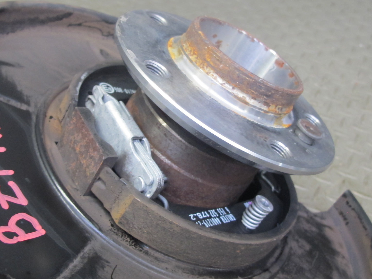 03-08 BMW E85 Z4 RWD Rear Right Spindle Knuckle Trailing Arm Hub Bearing 96K OEM
