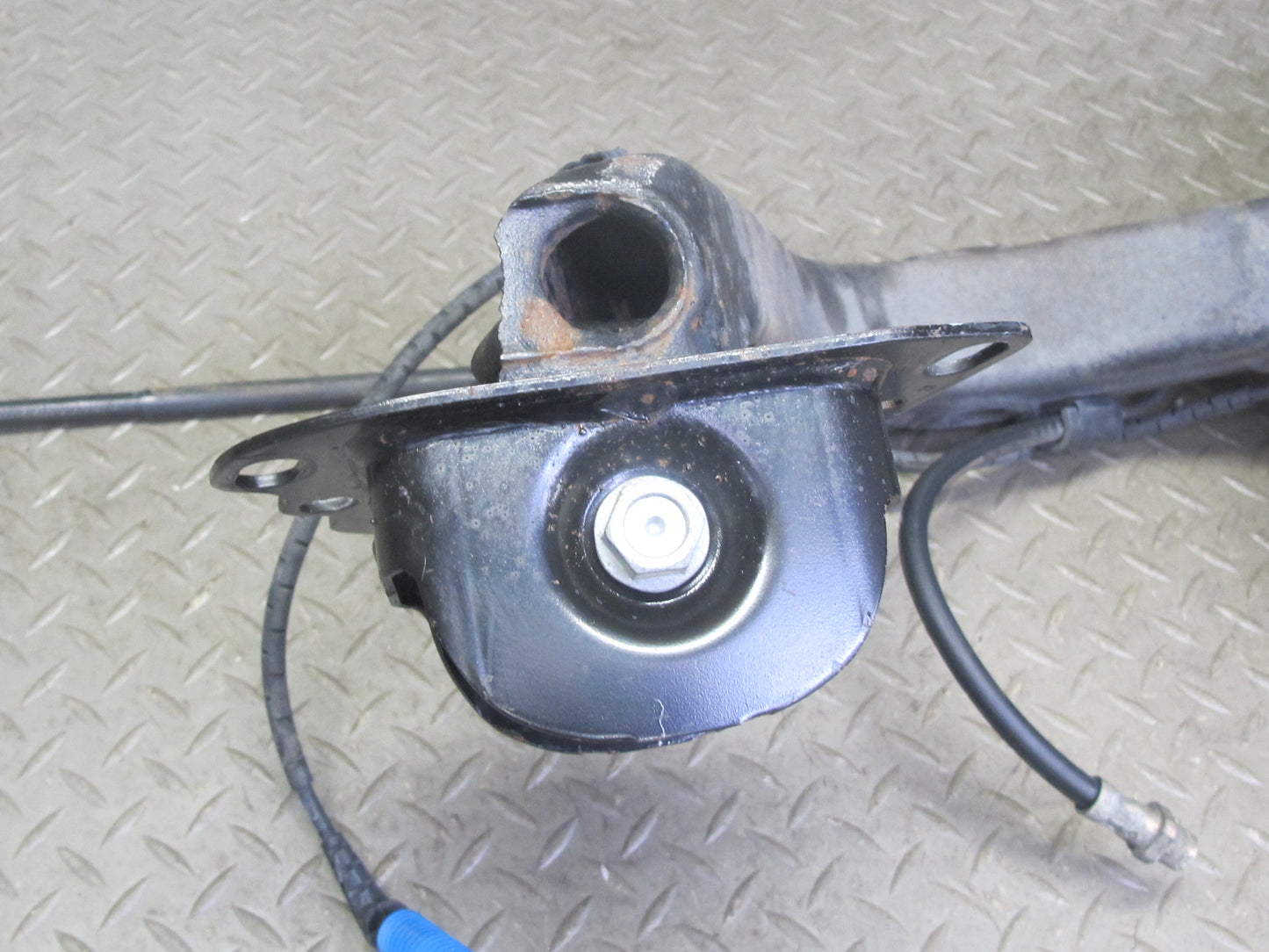 03-08 BMW E85 Z4 RWD Rear Right Spindle Knuckle Trailing Arm Hub Bearing 96K OEM