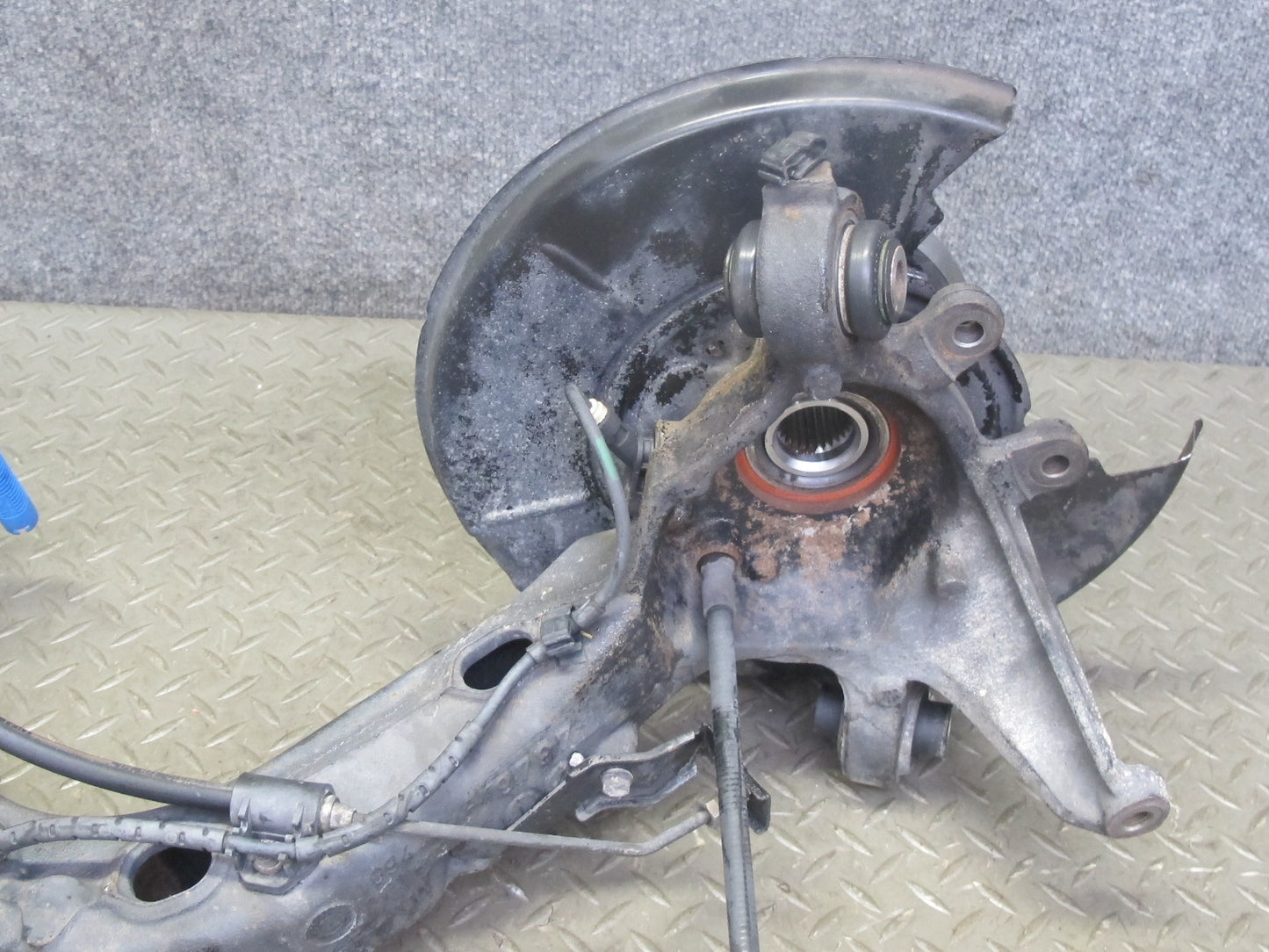 03-08 BMW E85 Z4 RWD Rear Right Spindle Knuckle Trailing Arm Hub Bearing 96K OEM