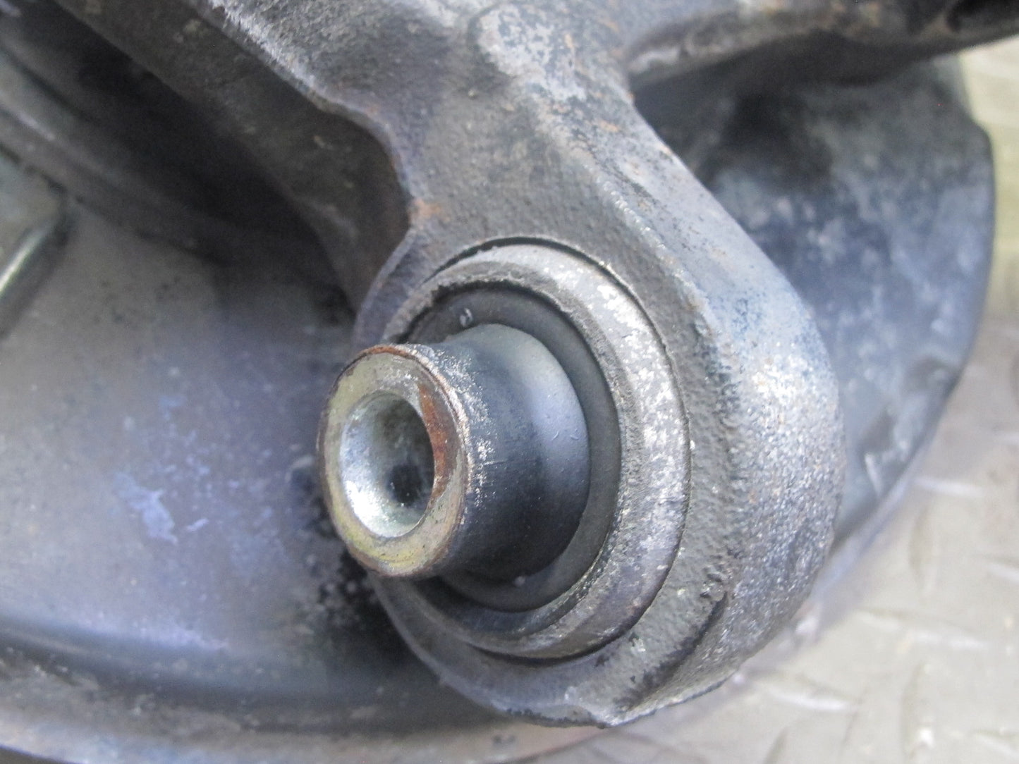 03-08 BMW E85 Z4 RWD Rear Left Spindle Knuckle Trailing Arm Hub Bearing 96K OEM