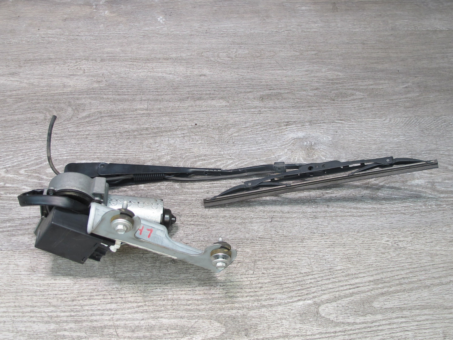 2003-2007 Hummer H2 Rear Tailgate Windshield Wiper Motor w Arm 15284509 OEM