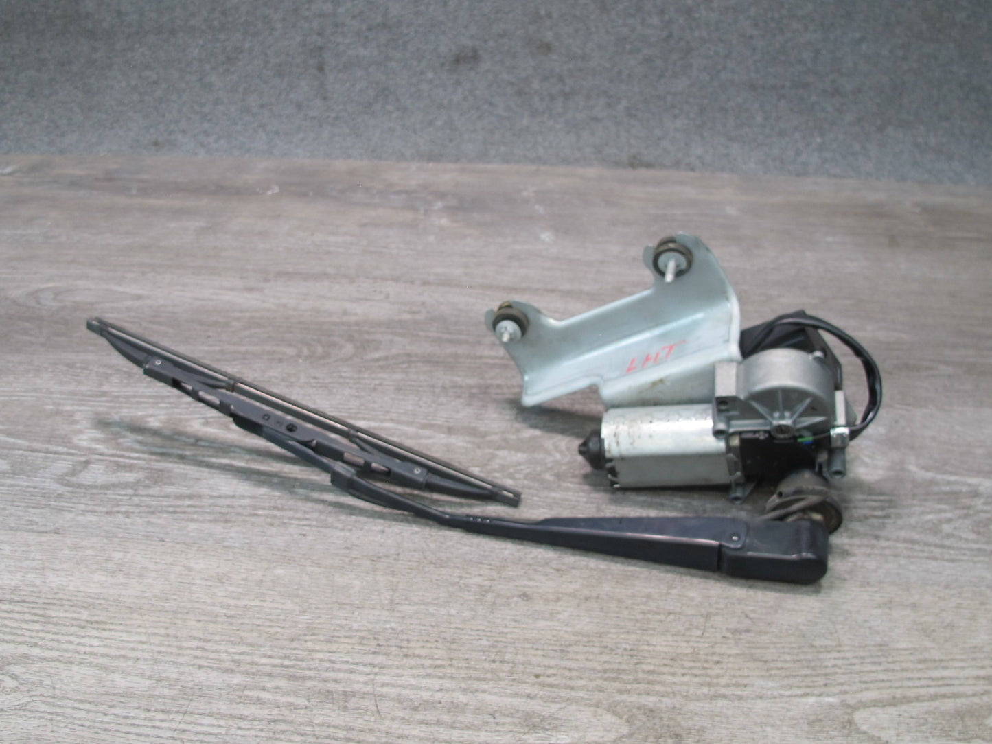 2003-2007 Hummer H2 Rear Tailgate Windshield Wiper Motor w Arm 15284509 OEM