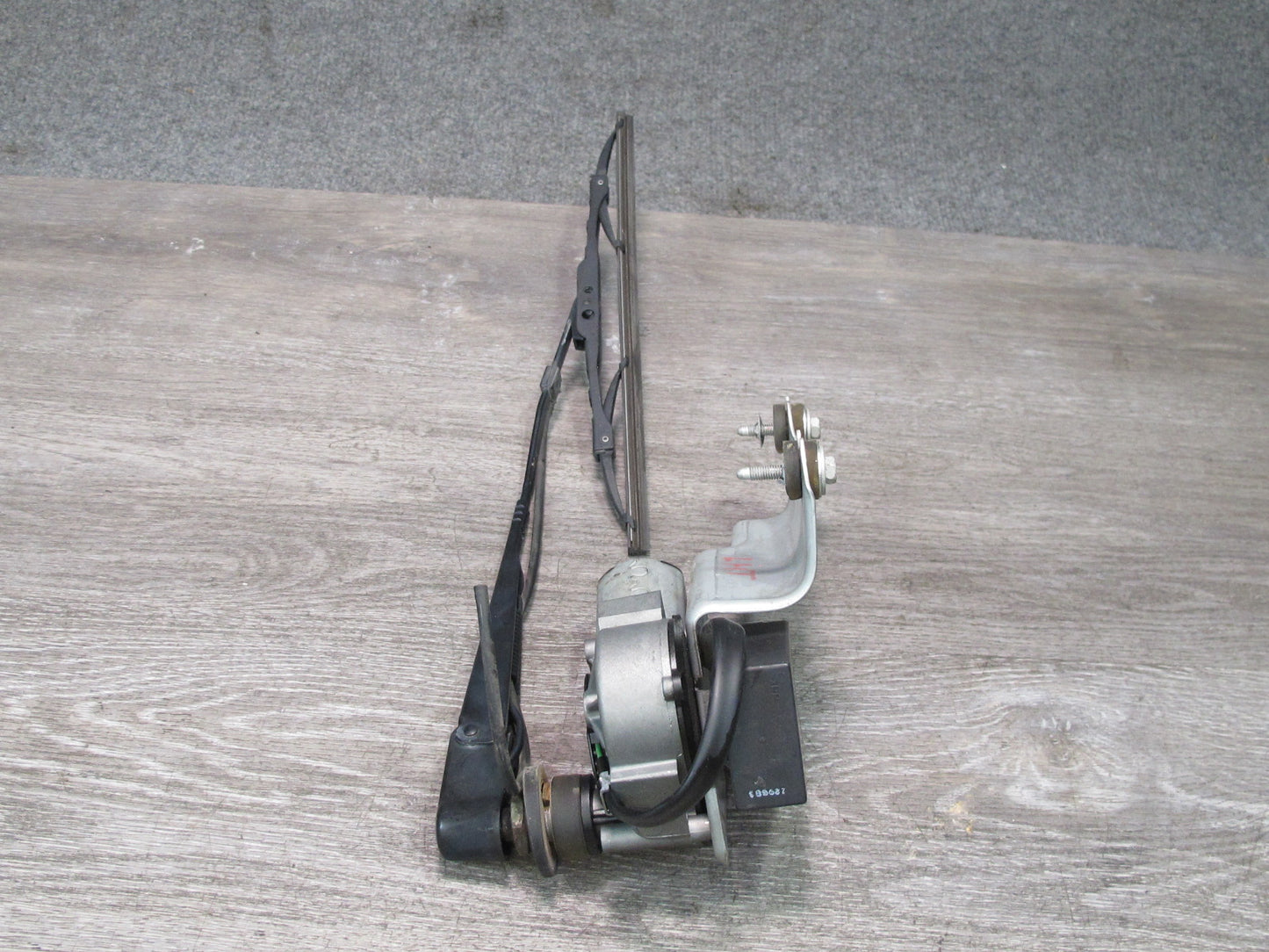 2003-2007 Hummer H2 Rear Tailgate Windshield Wiper Motor w Arm 15284509 OEM
